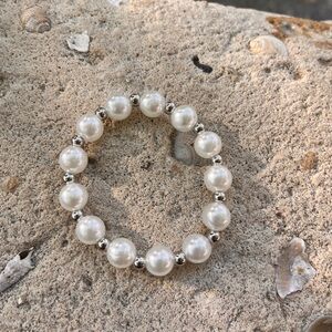 Elegant Pearl and Silver Bracelet